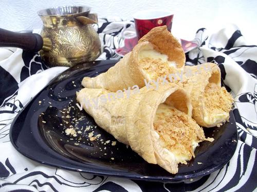 Трубочки из готового слоеного теста с заварным кремом. Трубочки с заварным кремом из слоеного теста: рецепт в домашних условиях