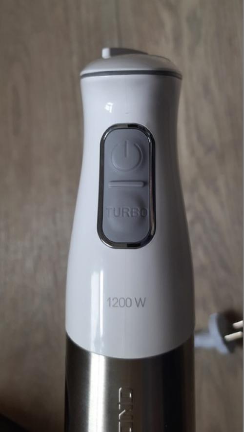 Какова мощность и функционал погружного блендера REDMOND RHB-2975. Внешний вид и комплект поставки