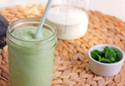 Овощной смузи с кефиром. Смузи с кефиром: подборка рецептов