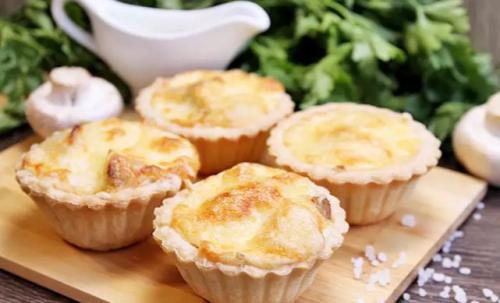 Какие ингредиенты нужны для начинки тарталеток с мясом. Закусочные тарталетки мясные к праздничному столу на День рождения, Новый год: идеи, рецепты с фото, украшения. Рецепты мясных салатов для начинки тарталеток