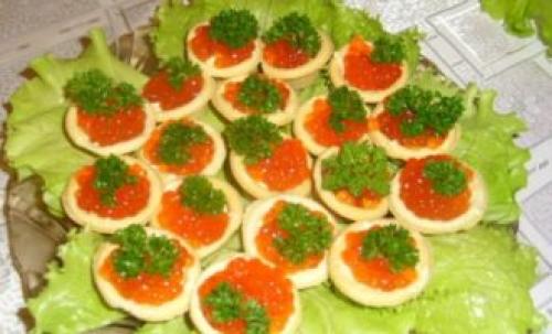 Тарталетки рецепты начинок на Новый год. Тарталетки с красной икрой на праздничный стол