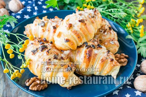 Топ7 закусок из слоеного теста. Что приготовить из слоеного теста: 10 лучших рецептов на любой вкус!