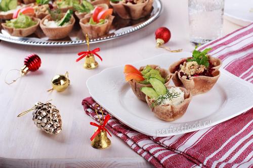 Яркие и праздничные тарталетки на Новый год 2024. Вкусные закусочные тарталетки с начинками на Новый год. Рецепт с фото и видео