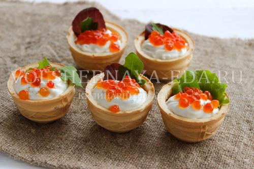 Сколько времени занимает приготовление тарталеток с красной икрой. Тарталетки с икрой и сливочным сыром