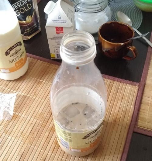 Как сделать пенистую текстуру в коктейле без использования миксера. Быстрый фраппе без шейкеров, миксеров для коктейлей и прочих новомодных штук