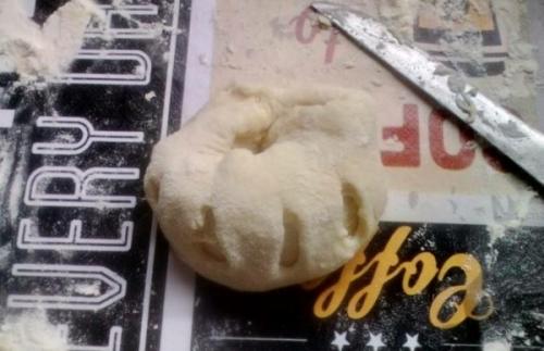 Что нужно для приготовления рулета из дрожжевого теста с вареной сгущенкой. Булочки с вареной сгущенкой из дрожжевого теста в духовке