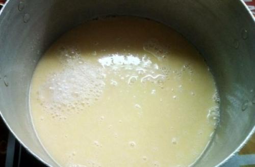 Что нужно для приготовления рулета из дрожжевого теста с вареной сгущенкой. Булочки с вареной сгущенкой из дрожжевого теста в духовке