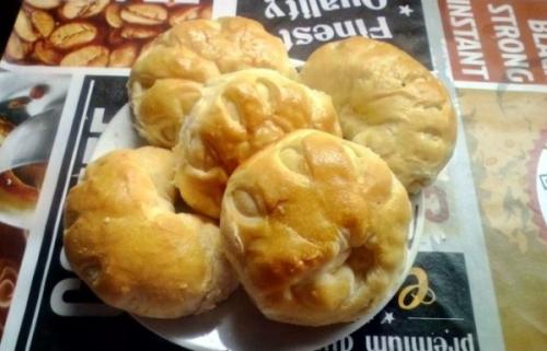 Что нужно для приготовления рулета из дрожжевого теста с вареной сгущенкой. Булочки с вареной сгущенкой из дрожжевого теста в духовке