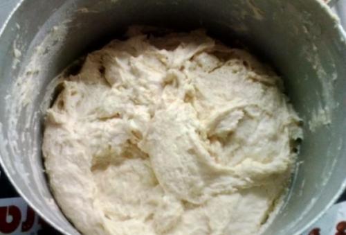 Что нужно для приготовления рулета из дрожжевого теста с вареной сгущенкой. Булочки с вареной сгущенкой из дрожжевого теста в духовке