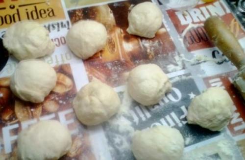 Что нужно для приготовления рулета из дрожжевого теста с вареной сгущенкой. Булочки с вареной сгущенкой из дрожжевого теста в духовке