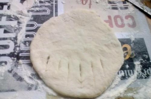 Что нужно для приготовления рулета из дрожжевого теста с вареной сгущенкой. Булочки с вареной сгущенкой из дрожжевого теста в духовке