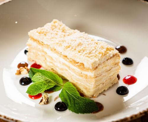 Какие ингредиенты необходимы для приготовления слоенного торт с вареным кремом. Ингредиенты для приготовления крема: