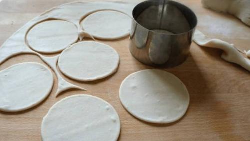 Чем заменить форму для тарталеток. Домашние тарталетки из слоеного теста в формочках