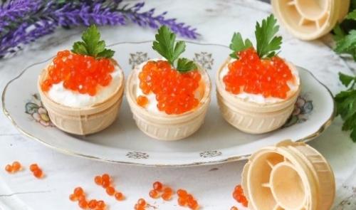 Тарталетки на Новый год с икрой. Тарталетки с красной икрой — 10 самых вкусных рецептов