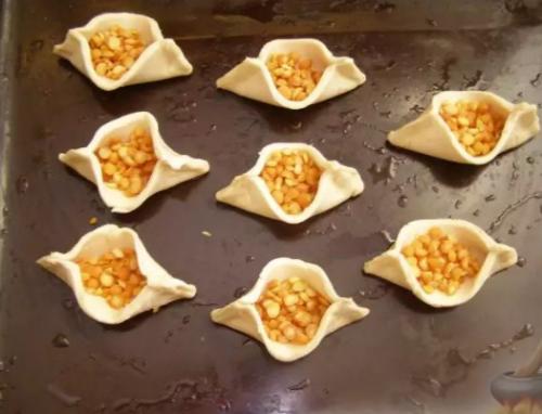 Хрустящее тесто для тарталеток. Рецепты теста для корзиночек закусочных праздничных тарталеток. Как приготовить тарталетки из теста без формочки и в силиконовых формочках в домашних условиях?