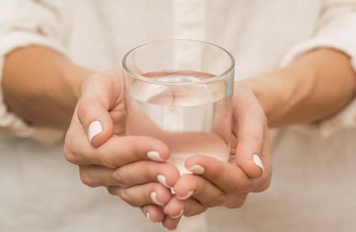 Как газированная вода влияет на обмен веществ и метаболизм. Простая, минеральная и с газом: учёные рассказали, какую воду лучше пить и сколько