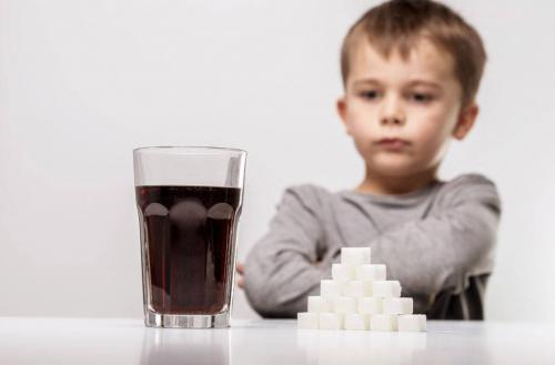Можно ли детям пить газировку или ее следует запретить для них. Можно ли детям пить газировку