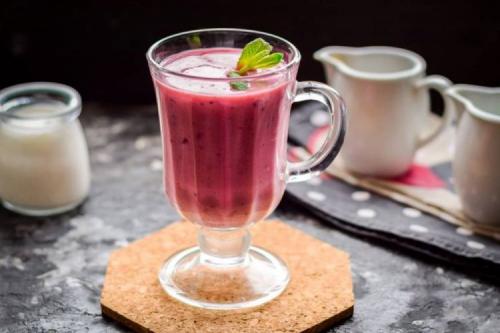 Можно ли добавить в смузи йогурт или кефир. 20 быстрых рецептов смузи с кефиром