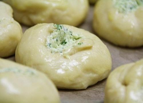 Чесночные булочки.  Игредиенты: 04