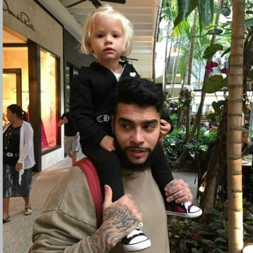 Уже вторую неделю в интернете царит настоящая ностальгия по 2016 году. 01