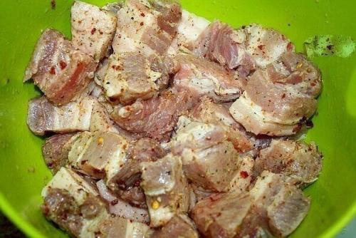 Шашлык в духовке на луковой подушке. 01