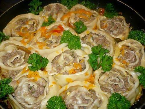 Очень вкусные ленивые пельмешки и не надо сидеть с ними и долго лепить. Очень вкусные ленивые пельмешки и не надо сидеть с ними и долго лепить.