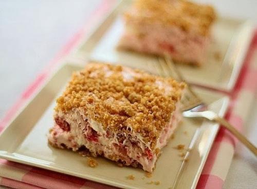 Клубничные квадратики.  Нам понадобятся: