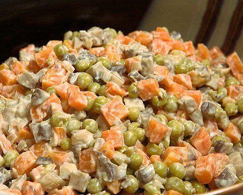 Салат с грибами и морковью.