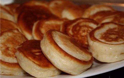 Пышные оладушки на кипяченом кефире - самые вкусные и пышные.