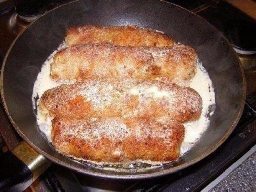 Куриные Рулетики С Грибами В Сырном Соусе.
