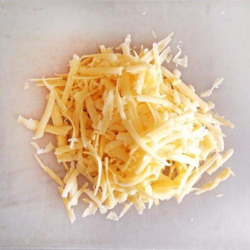 Слойки с яйцом, ветчиной и сыром.