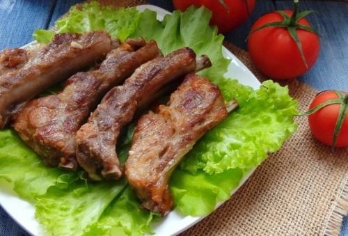 Свиные ребрышки в горчично - медовом соусе.