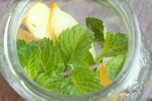 Консервированная айва с мятой. Консервированная айва с мятой.