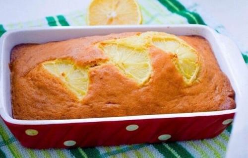 Простой лимонный кекс.
