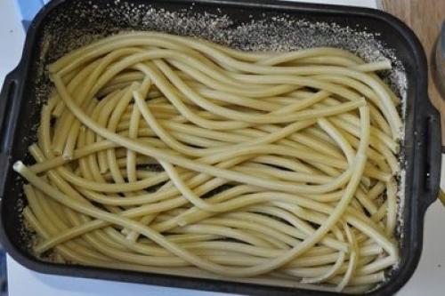 Макаронная запеканка.  Ингредиенты: 04