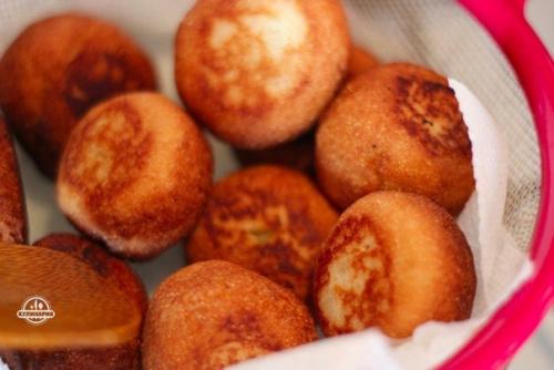 Ладду из манной крупы.