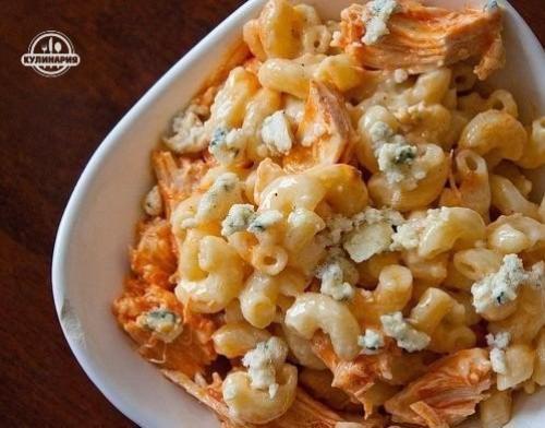 Макароны с сыром и курицей.