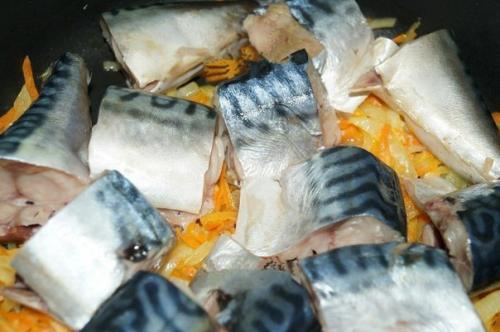 Рецепт скумбрии, тушеной с морковью и луком. 03