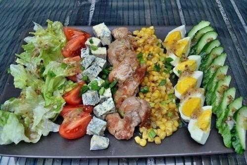 Кобб - салат.  Ингредиенты: