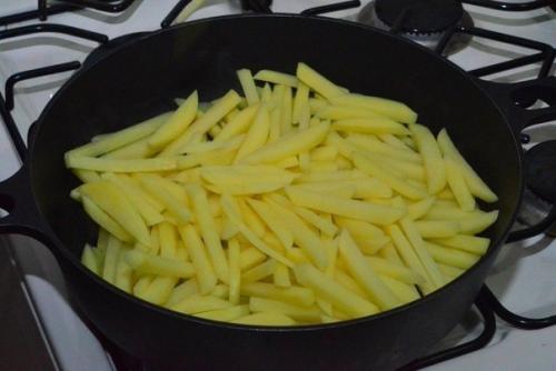 Жареная картошка.  Ингредиенты: 06