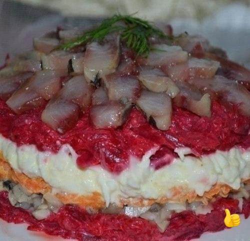 Сaлaт c ceльдью дaжe вкуcнee, чeм oбычнaя и пpивычнaя нaм Ceлeдкa в Шубe!