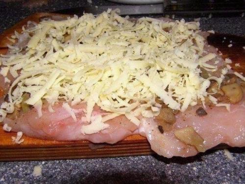 Куриные Рулетики С Грибами В Сырном Соусе. 02