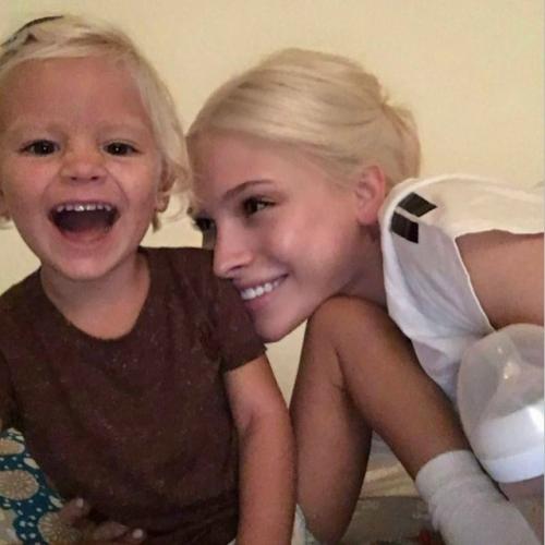 Уже вторую неделю в интернете царит настоящая ностальгия по 2016 году. 02