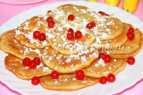 Банановые оладьи.  Банановые оладьи очень вкусные и нежные получаются.