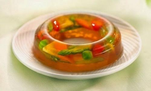 Заливное с языком. Заливное с языком.