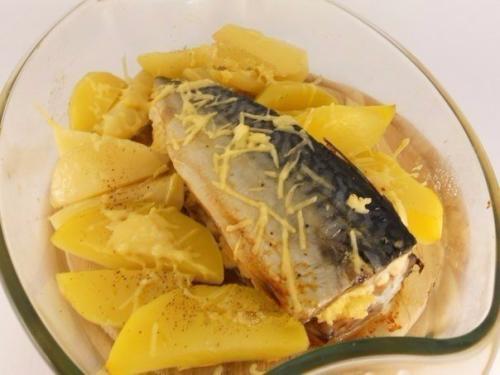 Запеченная скумбрия с сыром.