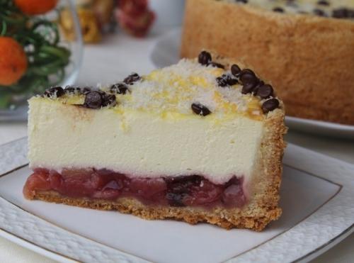 Пирог с начинкой из творога.