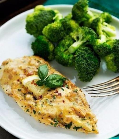 Курица в лимонно - сливочном соусе.