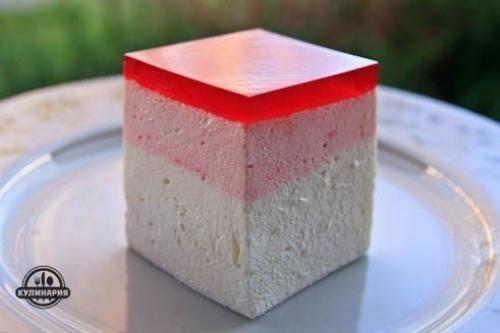 Птичье молоко с малиновым желе.