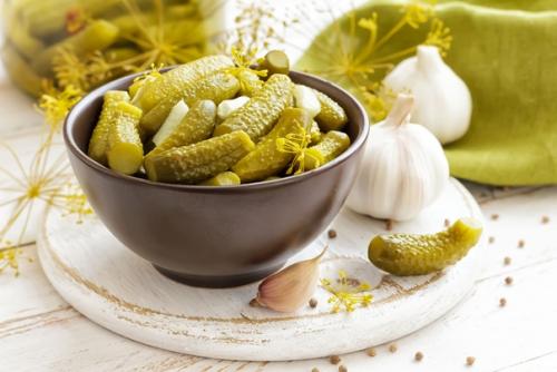 Маринованные огурцы с кориандром.